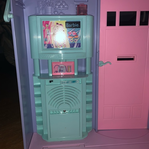 COPY - Barbie Interactive Foldable Townhouse Dollhouse - Picture 8 of 9